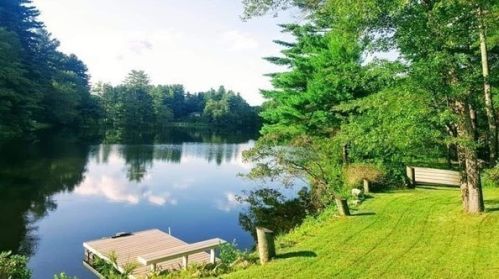 29 Lakeshore Dr, Monson, MA 01057-9450