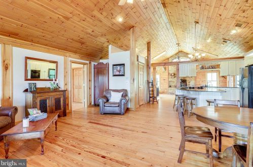 3714 Mountain Rd, Haymarket VA  20169-1739 exterior