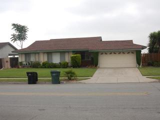 8865 Hemlock Ave, Fontana CA  92335 exterior