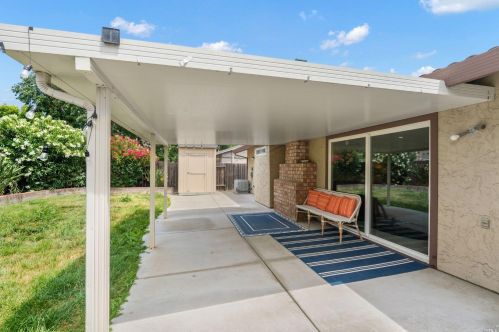 118 Arroyo Ct, Vacaville CA  95687-5204 exterior