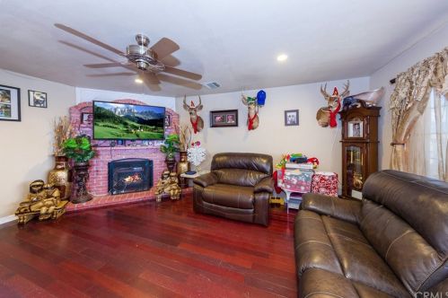 19618 Aldbury St, Santa Clarita, CA 91351-1103