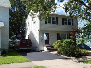90 Thomas Ave, Wilkes Barre, PA 18704-5509