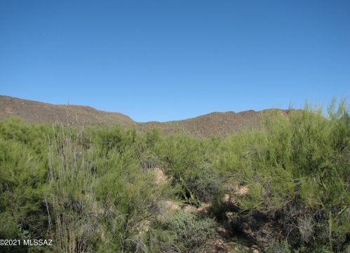 1921 Tilting T Pl, Tucson AZ 85713-6751 exterior