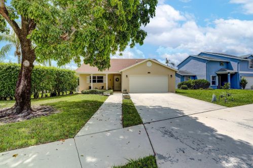 5072 Willow Pond Rd, West Palm Beach, FL 33417-8137