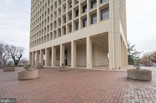 220 Locust St, Philadelphia PA  19106-3952 exterior