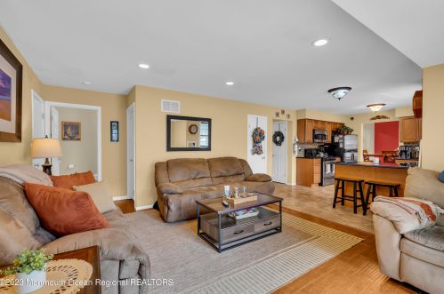 51 Camden Dr, Bricktown NJ 08723-7552 exterior