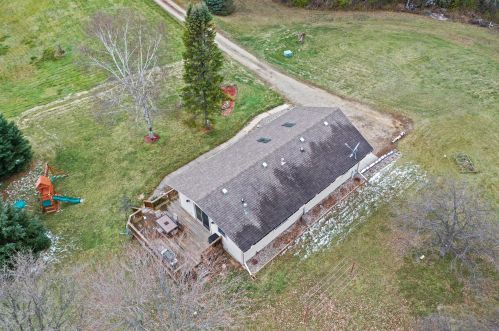 9106 Wescott Rd, Kewaskum WI  53040-9716 exterior