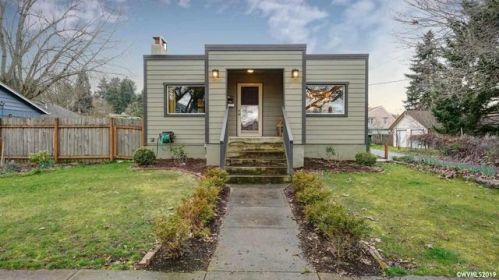 2165 Berry St, Salem, OR 97302-2107