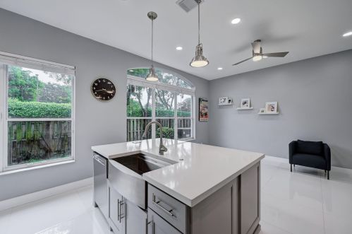 7865 19 Ct, Hollywood FL  33024-0923 exterior
