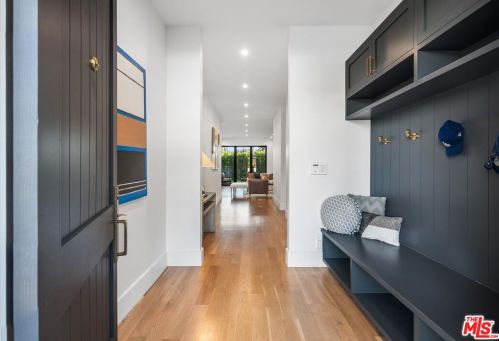 11728 Hartsook St, North Hollywood, CA 91607-3214