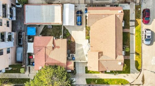 11240 Peach Grove St, North Hollywood, CA 91601-4518