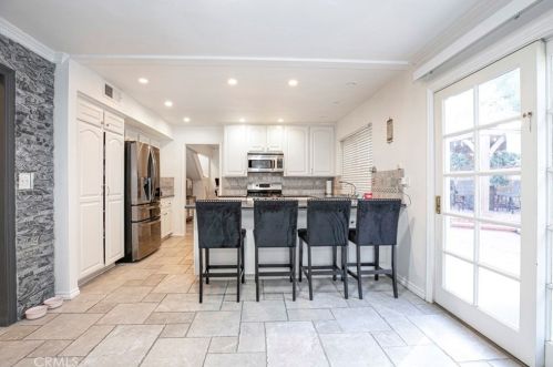 27067 Alabastro Dr, Santa Clarita CA  91354-2215 exterior