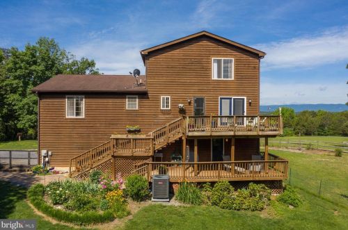 3 Bluff Rd, Strasburg, VA 22657-5208