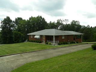 136 Prosser Dr, Monongahela, PA 15063-1136