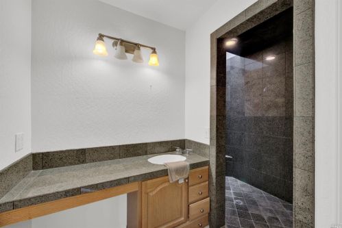 200 Juniper St, Vacaville CA 95688-2736 exterior