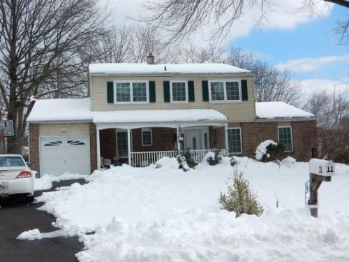 11 Ann Dr, Southampton, PA 18954-1605