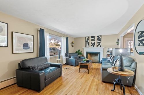 54 Piping Rock Dr, Waterbury CT  06706-2425 exterior