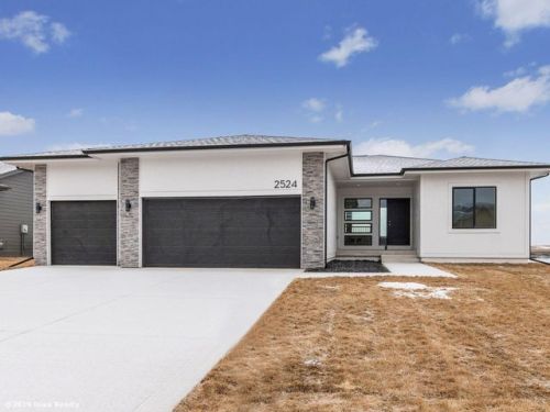 2524 40th St, Ankeny, IA 50023