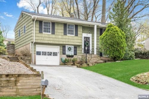 59 Page Dr, Oakland, NJ 07436-2660