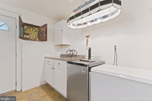 8813 Sylvania St, Lorton VA  22079-1612 exterior