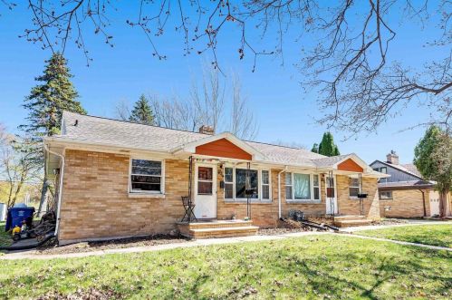 1221 Fisk St, Green Bay, WI 54304-2220