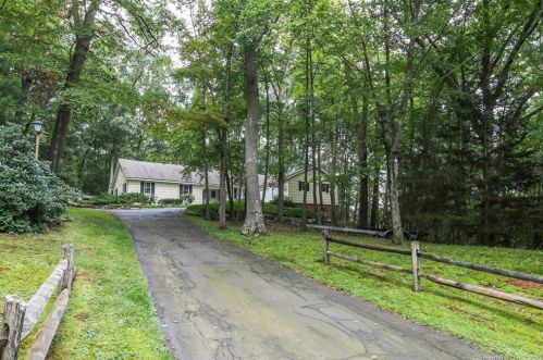 102 Laurel Grove Dr, Higganum, CT 06441-4355