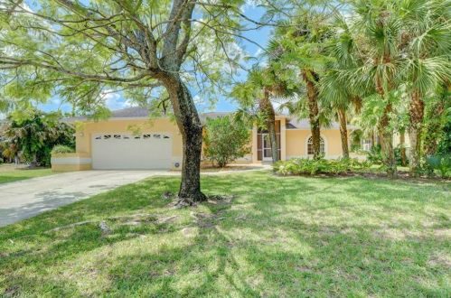 1454 Scenic St, Lehigh Acres, FL 33936-1141