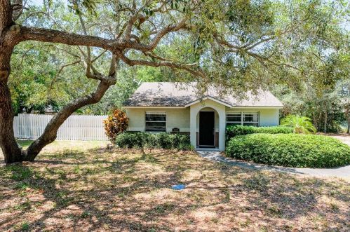 1099 Silkwood Ave, Tarpon Springs, FL 34689-8004