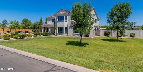 2710 Cattle Dr, Gilbert AZ  85297-8116 exterior