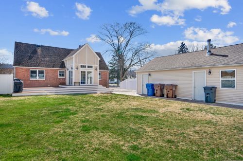 534 Foxon Rd, North Branford CT  06471-1139 exterior