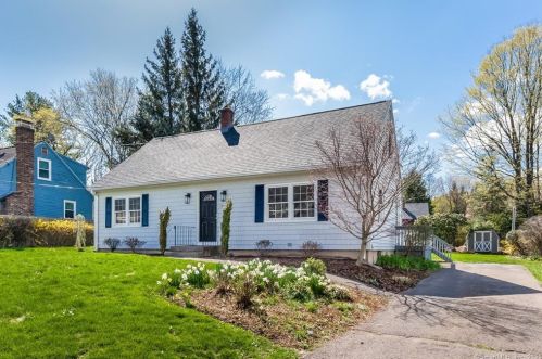 19 Sunset Ter, Middletown CT  06457-3124 exterior
