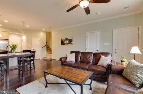 7586 Brunson Cir, Gainesville VA  20155 exterior