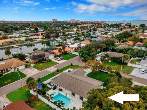 4592 40 St, Saint Petersburg FL  33714-2220 exterior
