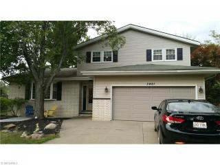 3921 Marie Dr, Brunswick, OH 44212-3925