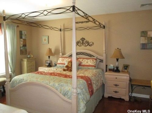 69 Mowbray St, Canaan Lake NY  11772-2113 exterior