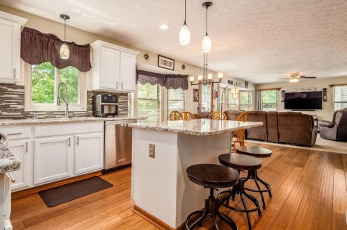 1303 Wild Horse Dr, Darbydale, OH 43123-8540
