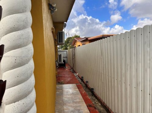 2637 9th Ct, Hialeah FL  33010-1223 exterior