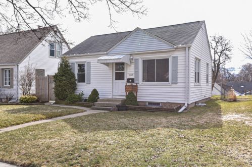 7119 Beloit Rd, Milwaukee WI 53219-1963 exterior