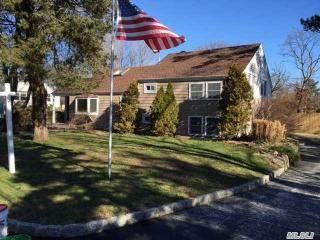 19 Scott Dr, Huntington Station, NY 11747-1013