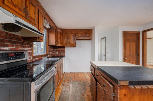 71 Lk Shr Dr, Brewster MA  02631-2403 exterior