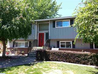 136 Orchard Ct, Richland, WA 99352-9645