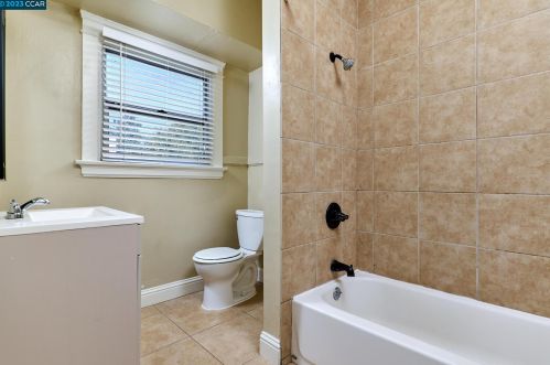 464 Front St, Rio Vista, CA 94571-2014