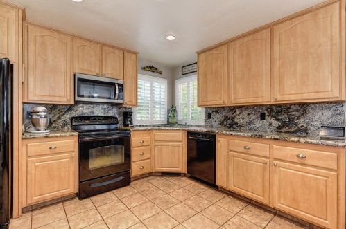 102 Seafarer Ct, Folsom CA  95630-2332 exterior