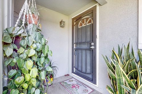 1461 1st St, Simi Valley, CA 93065-3301