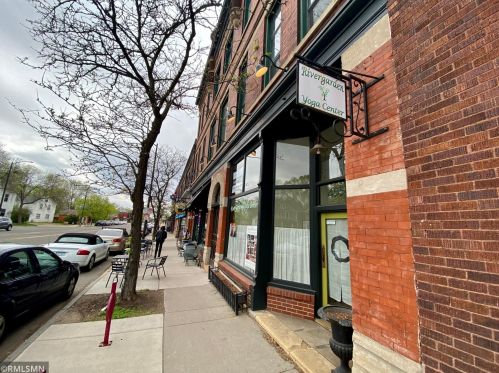 38 Douglas St, Saint Paul MN 55102-2714 exterior