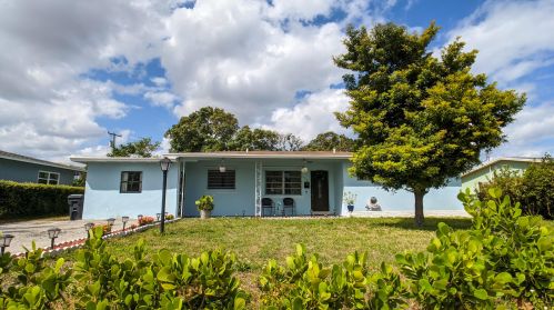 623 Date Palm Dr, West Palm Beach, FL 33403-3229