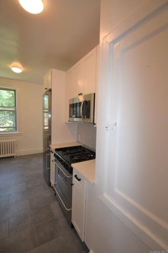 445 Gramatan Ave, Mount Vernon NY  10550-1360 exterior