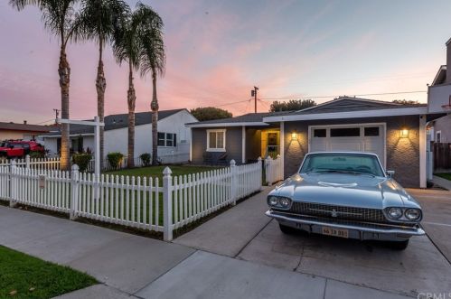 2845 Iroquois Ave, Long Beach, CA 90815-1509