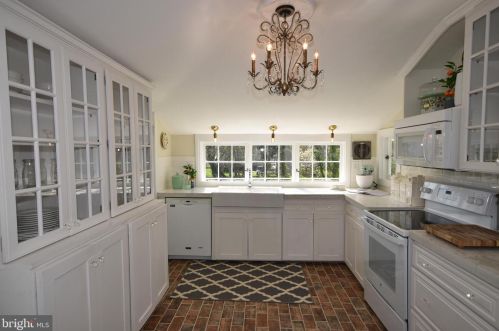 6745 Fayette St, Haymarket VA  20169-2916 exterior