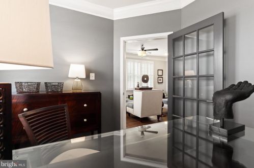 43589 Mcdowell Sq, Leesburg VA  20176-6528 exterior